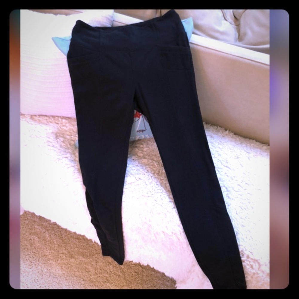 Athleta black leggings with back pockets